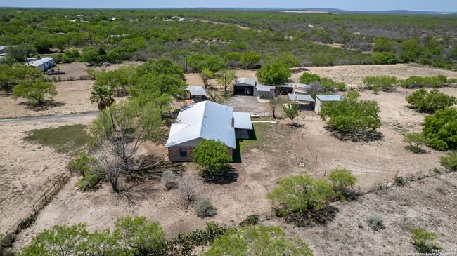 1390 Windmill Rd, House other with 2 bedrooms, 2 bathrooms and null parking in Uvalde TX | Image 42