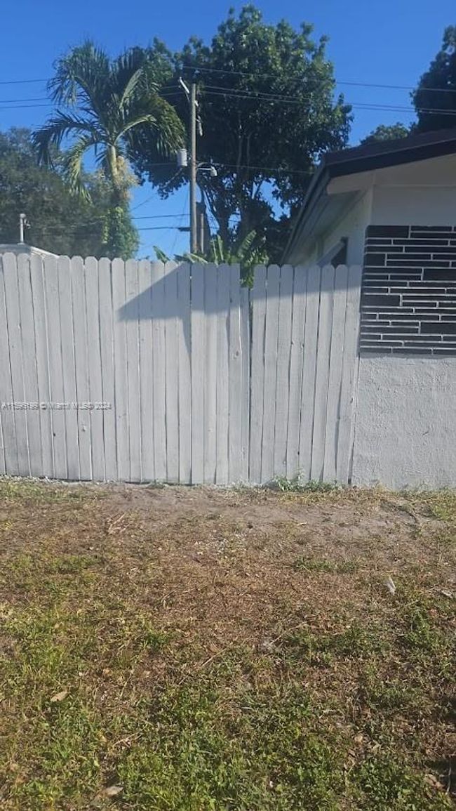 5730 Douglas St, House other with 4 bedrooms, 2 bathrooms and null parking in Hollywood FL | Image 15