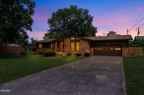 525 S Asbury Drive, Pigeon Forge, TN, 37863 | Card Image