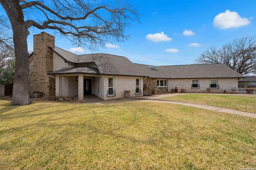 403 Candlelight Cir, Fredericksburg, TX, 78624-2751 | Card Image