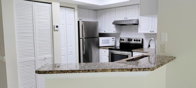 APT-1008 - 1000 Crestwood Ct S, Condo with 2 bedrooms, 2 bathrooms and null parking in Royal Palm Beach FL | Image 8
