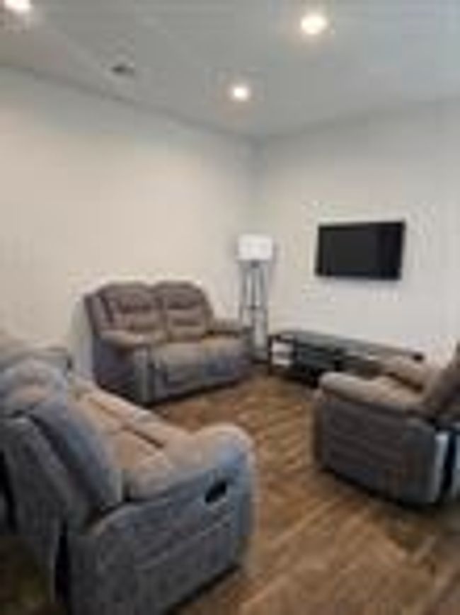 Seeing the living room from the backside. Towards the street. | Image 5