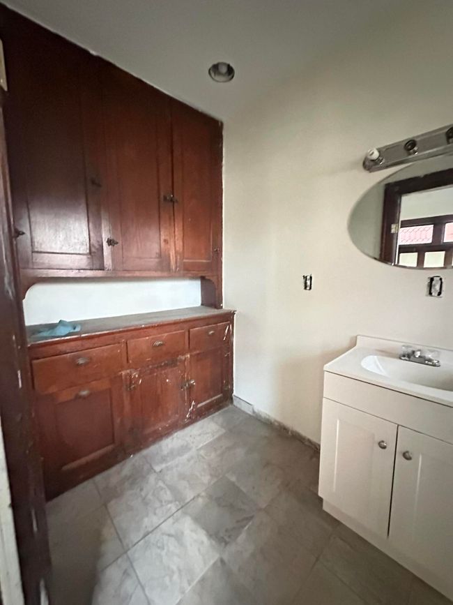 35 Massachusetts St, House other with 4 bedrooms, 2 bathrooms and null parking in Highland Park MI | Image 5