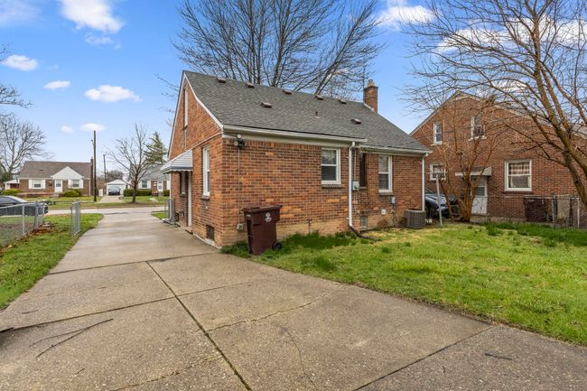 Outside Rear | Image 28