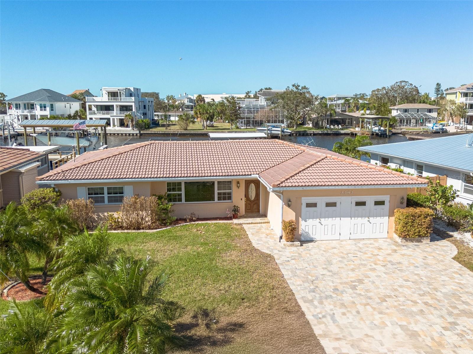 2292 Edythe Drive, For Sale in DUNEDIN Zoocasa