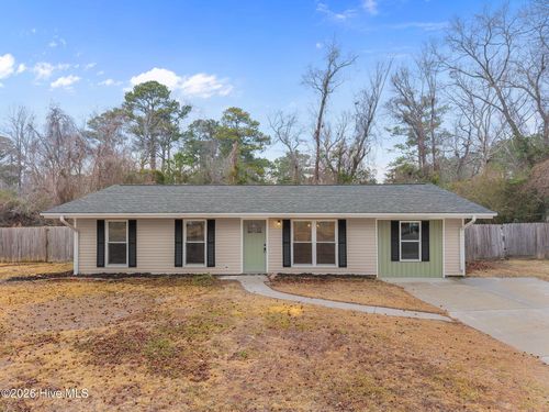 102 Tanglewood Dr, Jacksonville, NC, 28540-3956 | Card Image