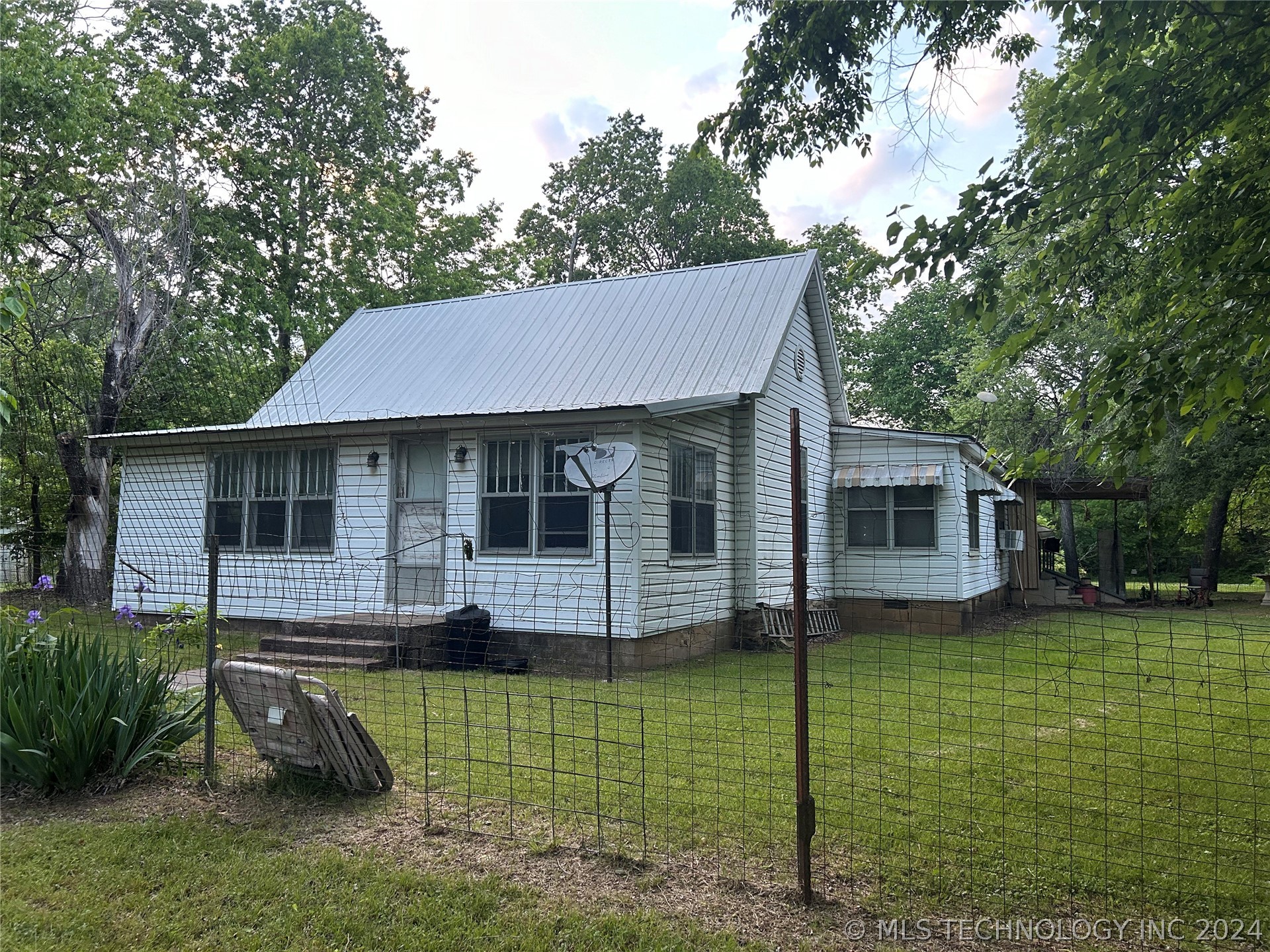 3rd St, Okemah, OK 74859