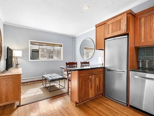 10-511 Beacon, Boston, MA, 02215 | Card Image