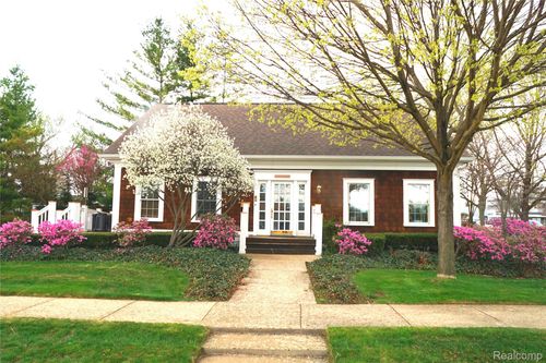 907 W 14 Mile Rd, Clawson, MI, 48017-1405 | Card Image