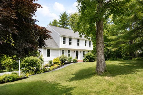 337 Oakwood Dr, Yarmouth, ME, 04096-8142 | Card Image