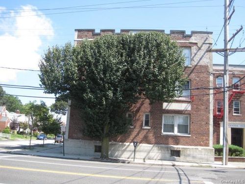 477 Merrick Rd, Lynbrook, NY, 11563-2407 | Card Image
