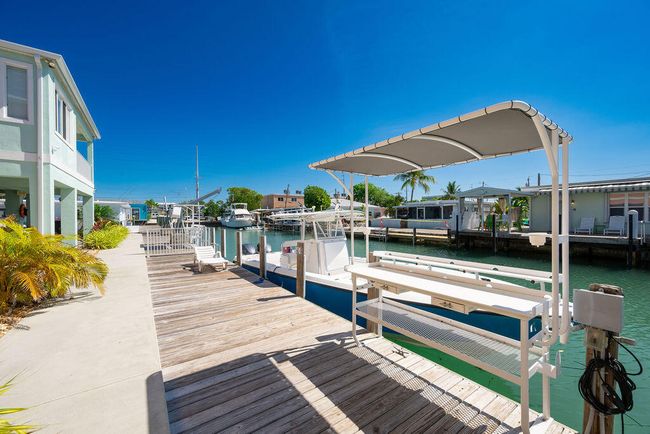 Dock View Fish Cleaning Table | Image 14