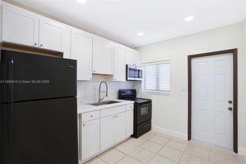 2-502 Nw 7th Ct, Hallandale Beach, FL, 33009-2269 | Card Image