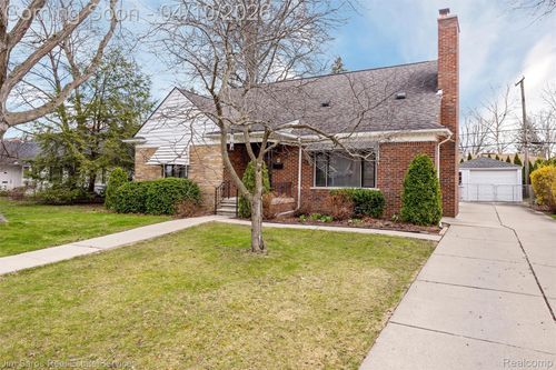 1101 Torrey Rd, Grosse Pointe Woods, MI, 48236-2358 | Card Image