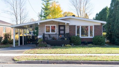 1010 Queen St, Cornwall, ON, K6J1P4 | Card Image