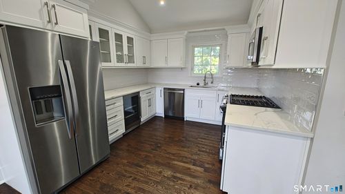 38 Poe Ct, Fairfield, CT, 06825-4753 | Card Image