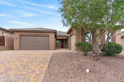733 W Champions Run Way, Oro Valley, AZ, 85755-6713 | Card Image
