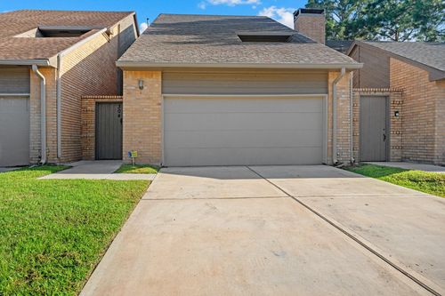 304 E Adoue St, Alvin, TX, 77511-2465 | Card Image