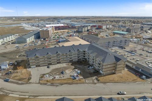 105-1621 Dakota Dr, Regina, SK, S4Z0A8 | Card Image