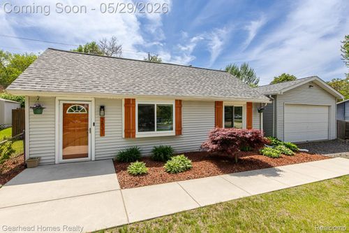 2831 Watkins Lake Rd, Waterford, MI, 48328-1918 | Card Image