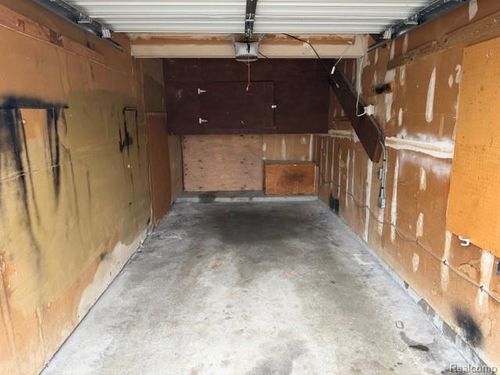 2802 Willow Ct, Lake Orion, MI, 48360-1759 | Card Image