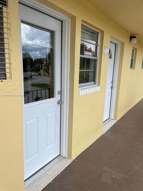 apt-l216-2815 Ne 201st Ter, Aventura, FL, 33180-2060 | Card Image