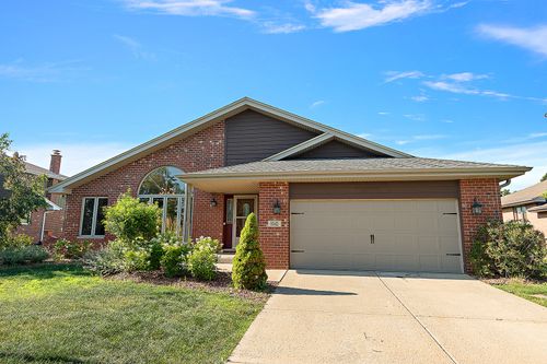 8542 Monaghan Dr, Tinley Park, IL, 60487-3640 | Card Image