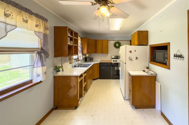 110 N Washington St, House other with 3 bedrooms, 1 bathrooms and 2 parking in Hudson IL | Image 6