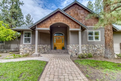 3290 Nw Massey Dr, Bend, OR, 97703-5922 | Card Image