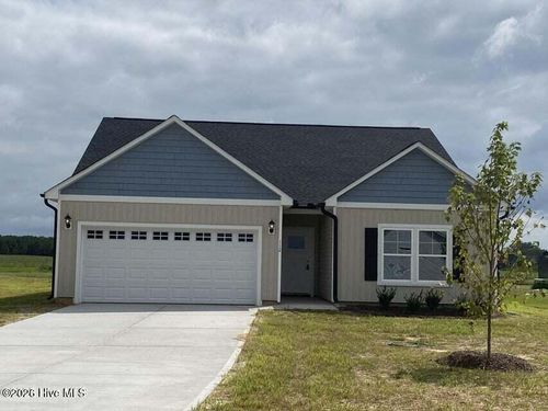 112 Chester Pl, Pikeville, NC, 27863-8143 | Card Image