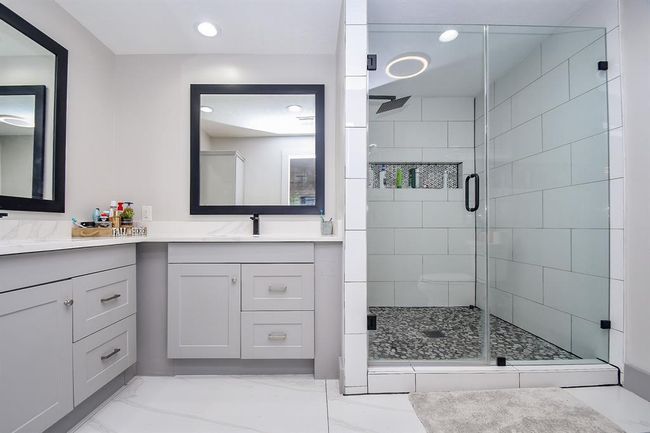 Bathroom to the Primary Room | Image 28