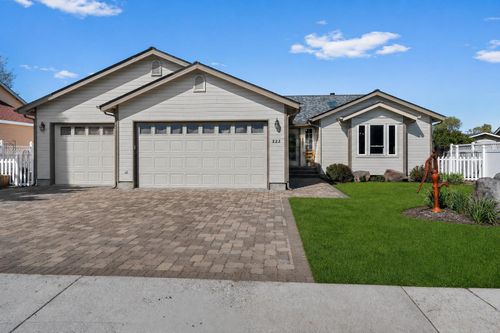 222 Sw Meadow Lakes Dr, Prineville, OR, 97754-1400 | Card Image