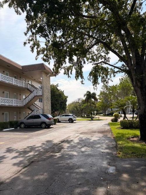 401-5103 Nw 35th St, Lauderdale Lakes, FL, 33319-5211 | Card Image