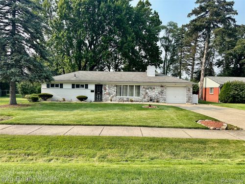 17400 George Washington Dr, Southfield, MI, 48075-2767 | Card Image