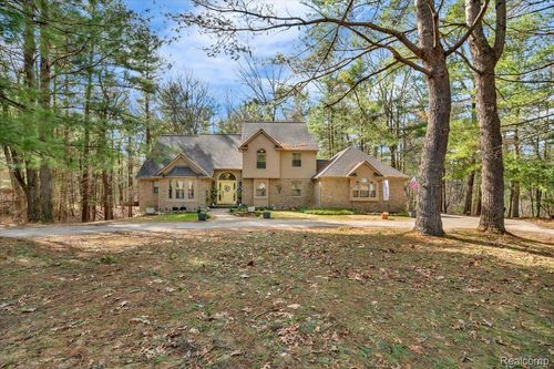 573 Nakomis Trl, Lake Orion, MI, 48362-1263 | Card Image