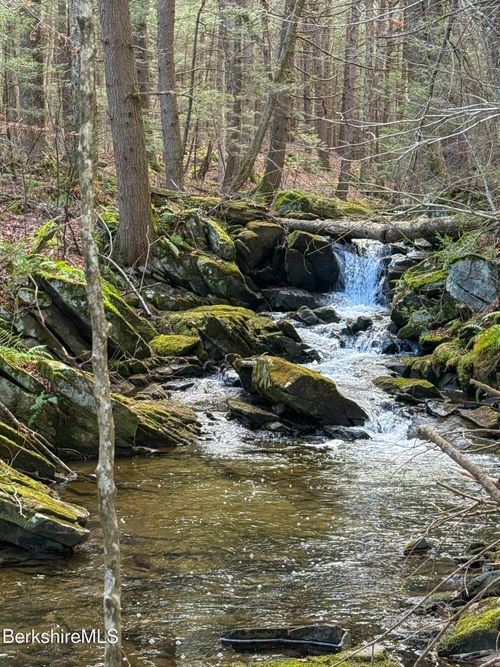 8 Benton Hill Rd, Becket, MA, 01223-3520 | Card Image