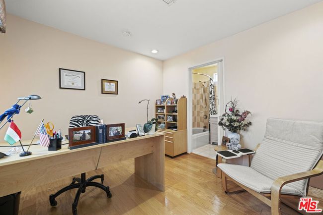 21615 Wo He Lo Trl, House other with 3 bedrooms, 4 bathrooms and null parking in Chatsworth CA | Image 24