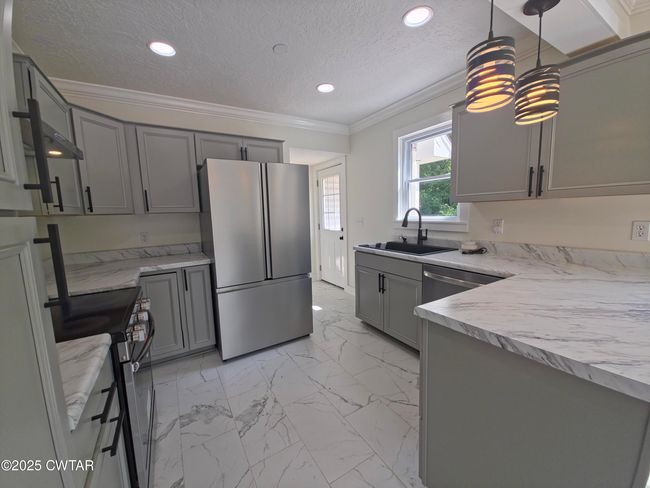 242 N Broad St, House other with 3 bedrooms, 2 bathrooms and 4 parking in Lexington TN | Image 4