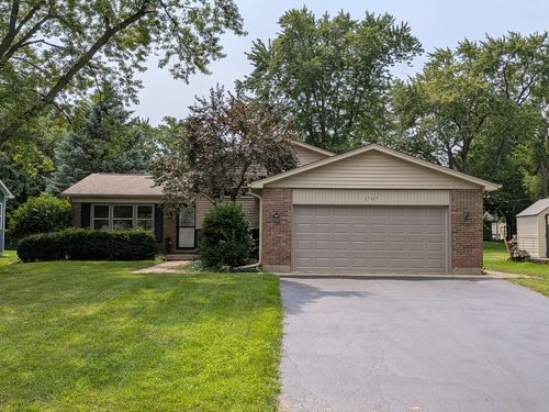 1707 Cherrywood Ln, Lindenhurst, IL, 60046-8890 | Card Image