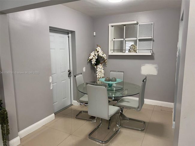 601 Se 9 Th Ave, House other with 5 bedrooms, 3 bathrooms and null parking in Hialeah FL | Image 4