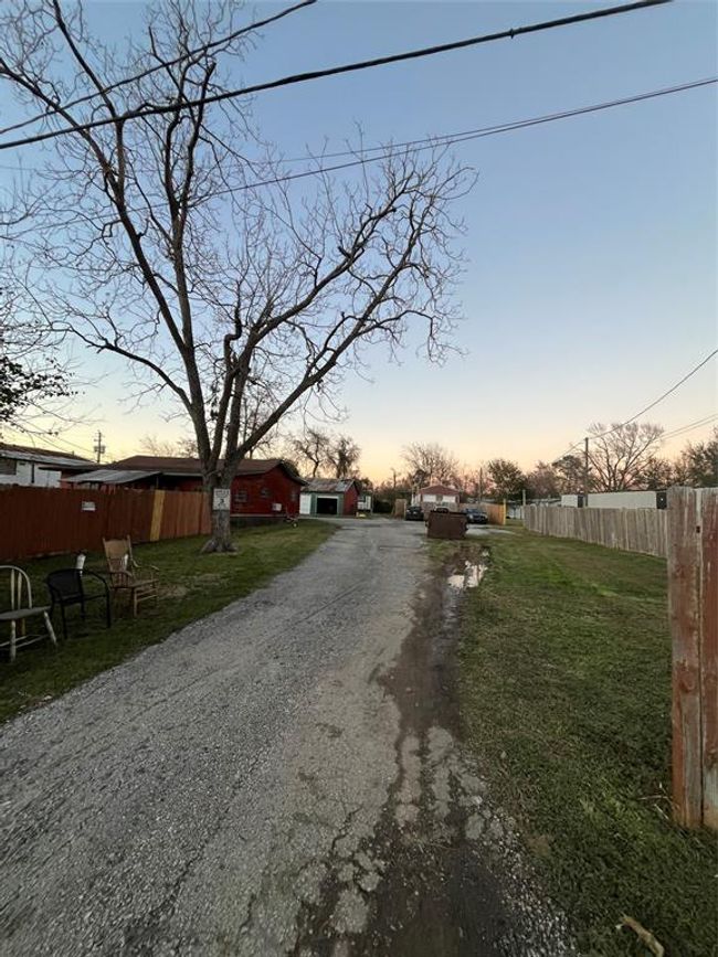 16305 De Zavalla Rd, Home with 2 bedrooms, 2 bathrooms and null parking in Channelview TX | Image 4