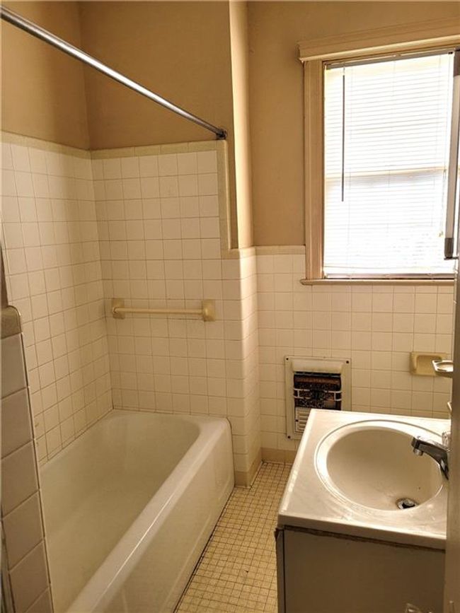 2203 Thornton Ct, House other with 3 bedrooms, 2 bathrooms and null parking in Alexandria LA | Image 5