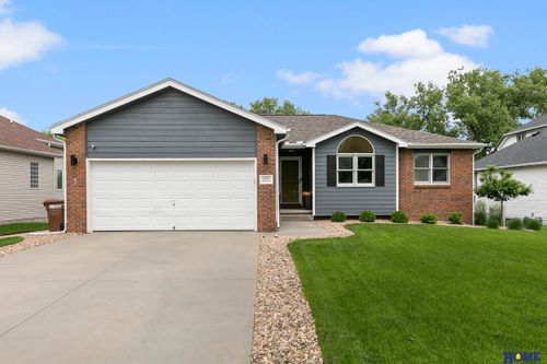 2080 Gunnison Dr, Lincoln, NE, 68521-5054 | Card Image