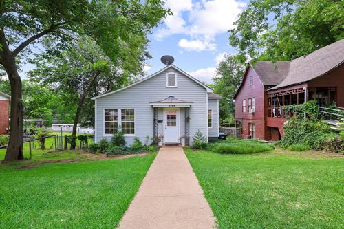 1322 W Chestnut St, Denison, TX, 75020-3430 | Card Image