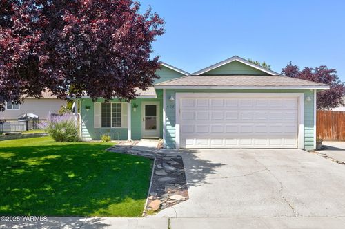 402 N 11th St, Selah, WA, 98942-1067 | Card Image