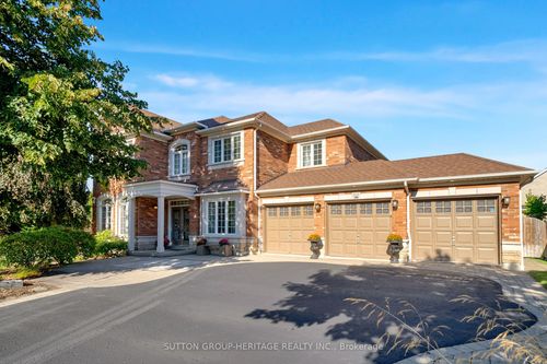 102 Kennett Dr, Whitby, ON, L1P1L5 | Card Image