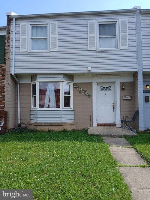 8230 Community Dr, MANASSAS, VA, 20109-3518 | Card Image