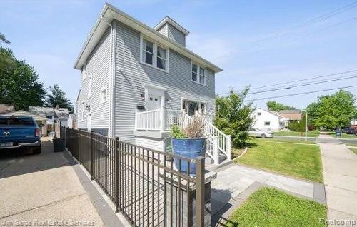 375 Ardmore Dr, Ferndale, MI, 48220-3320 | Card Image