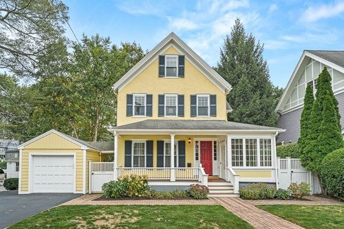 104 Church St, Winchester, MA, 01890-3521 | Card Image