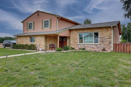 437 Warren Way, Arkansas City, KS, 67005-3842 | Card Image